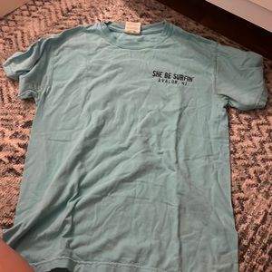 She be surfin t-shirt